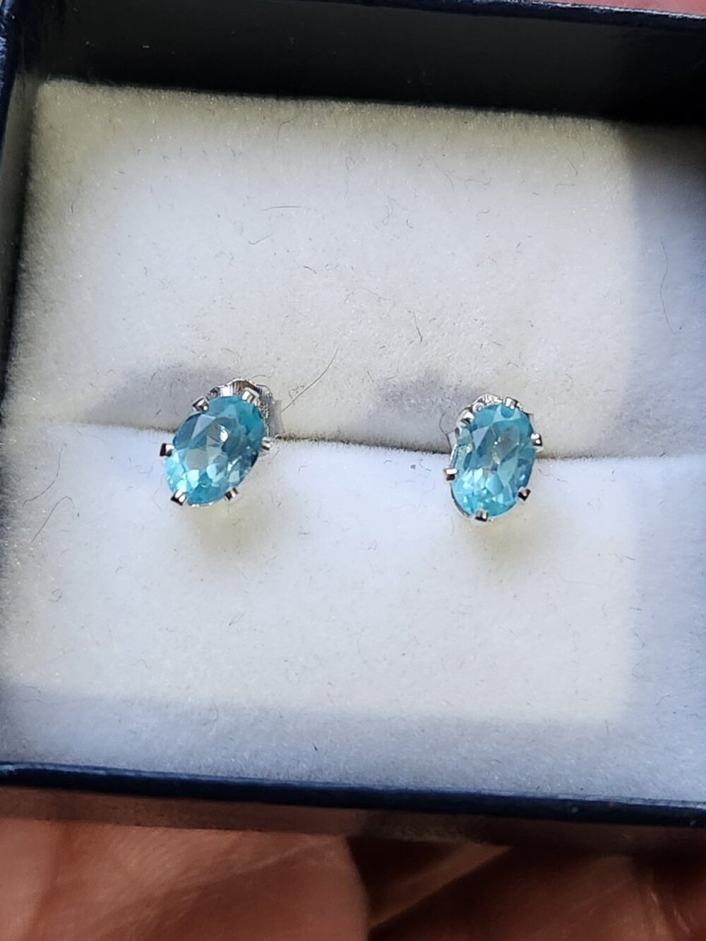 NIB Natural Blue Apatite 7x5mm 925 Stud Earrings